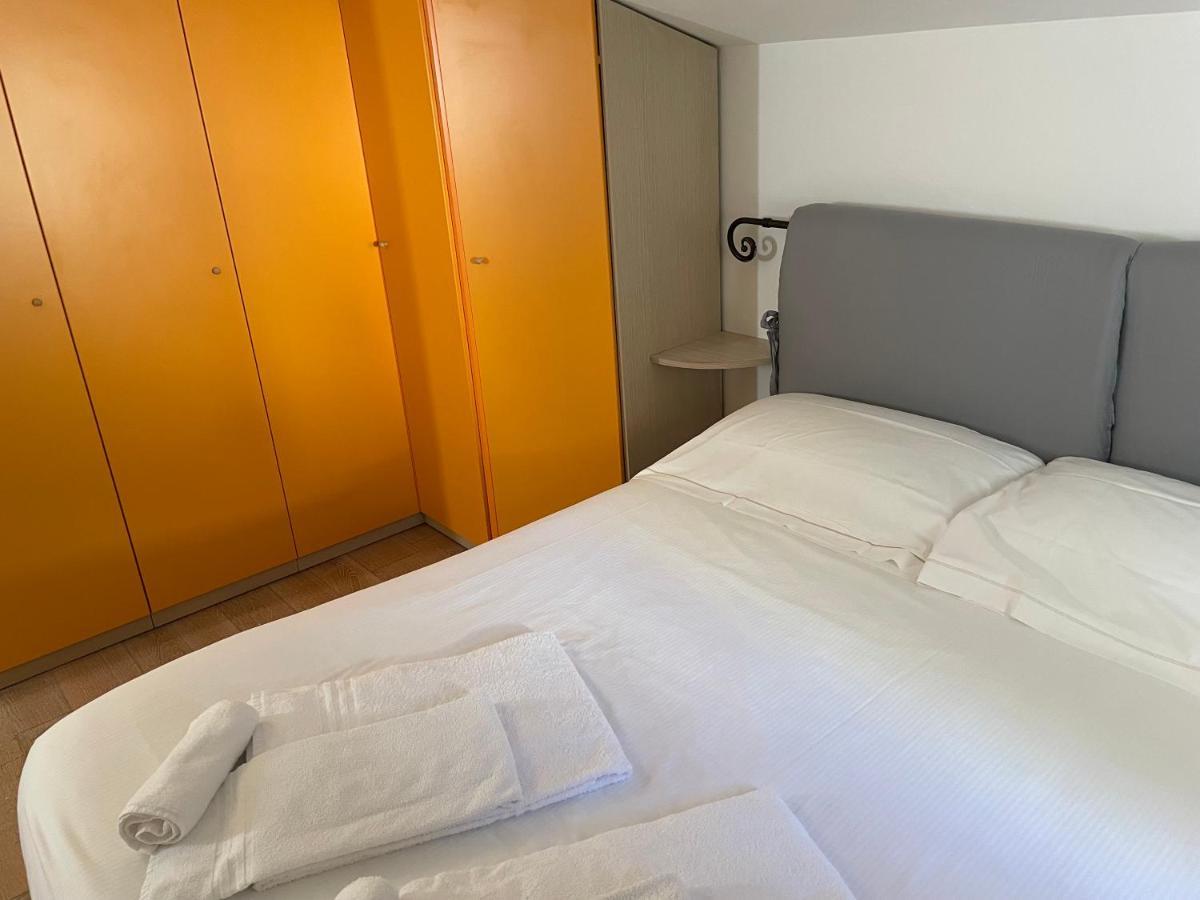 Confortevole Camera Matrimoniale A 500 Mt Dal Mare 마리나 디 카라라 외부 사진